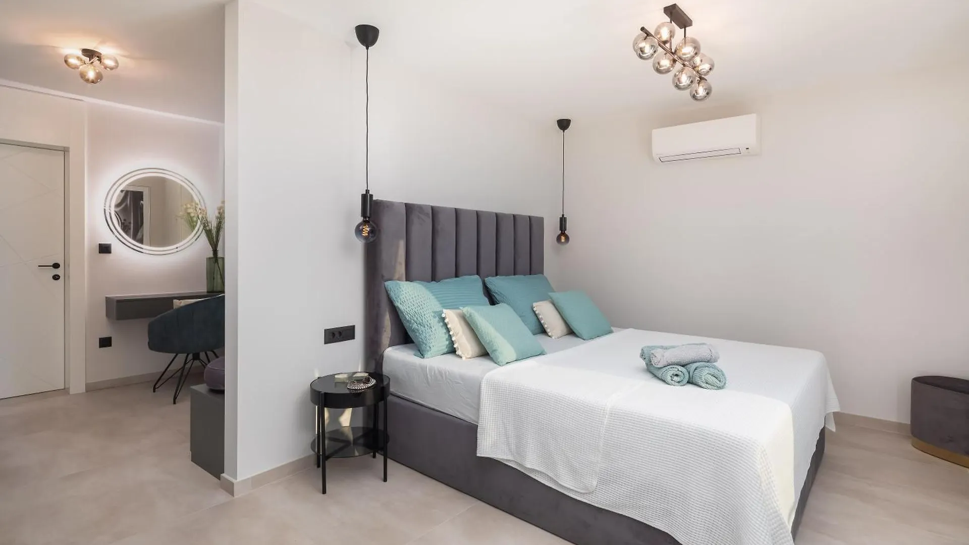Luxury Villa De Mar With Pool 트로기르