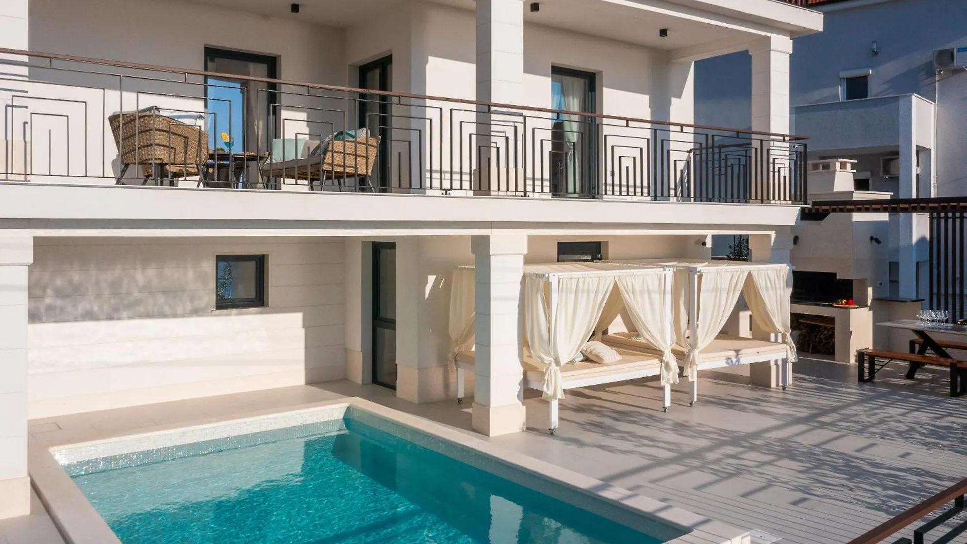 Luxury Villa De Mar With Pool 트로기르